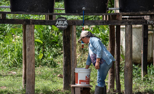 La UNAL hace presencia en la comunidad de La Milagrosa ubicada en la cuenca del Río Amazonas, con un proyecto que les brinda agua potable. Foto: Jeimi Villamizar – Unimedios.
