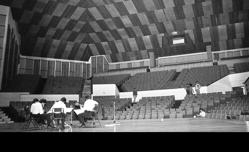 El Auditorio León de Greiff fue diseñado por la arquitecta Eugenia Mantilla de Cardoso y construido en 1973. Foto: archivo Unimedios.
