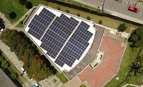 Con la instalación de estos paneles de energía la UNAL Sede Manizales pasa de consumidor a autogenerador de energía por medio de paneles solares. Foto: Sistema de Gestión Ambiental Sede Manizales