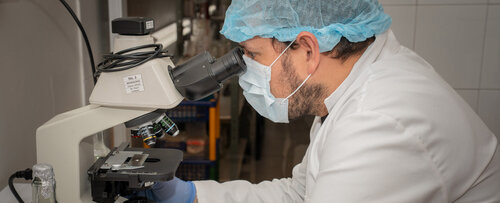 Muestras de cianotoxinas, producidas por la proliferación de las cianobacterias. Foto: María Fernanda Londoño, Unimedios.