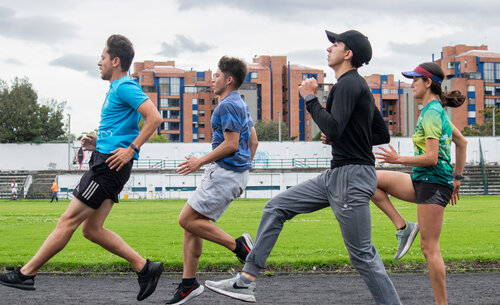 12 atletas de la UNAL se preparan para correr la Media Maratón de Bogotá 2024. Foto: Nicol Torres, Unimedios.